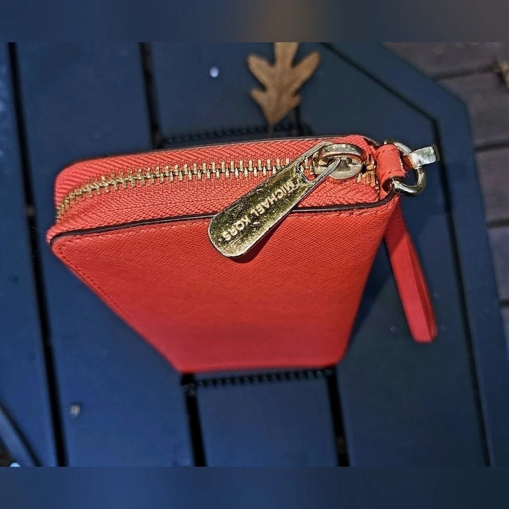 MICHAEL KORS WRISTLET/PHONE CASE